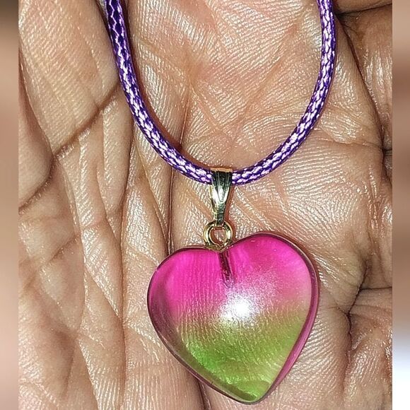 Beautiful glass heart necklace for women and girls - Picture 6 of 6